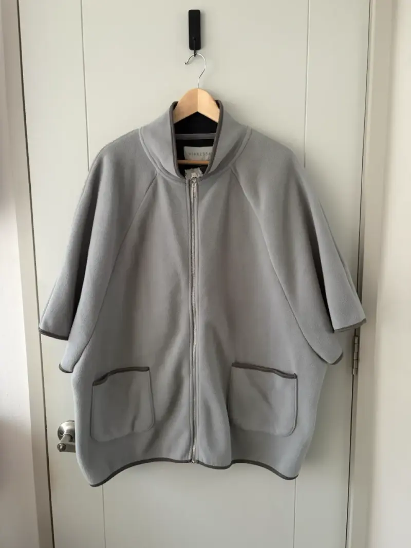 Capa gris con cierre Viaressa talla M/L - 1