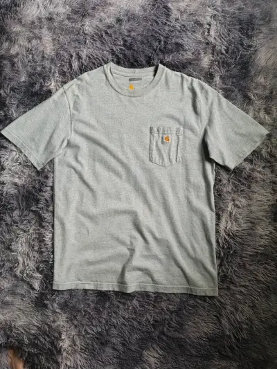 Polera gris Carhartt con bolsillo delantero - miniatura 1
