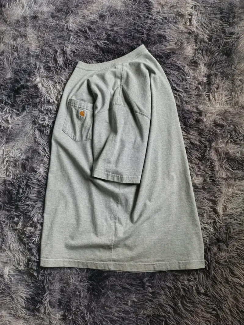Polera gris Carhartt con bolsillo delantero - 2