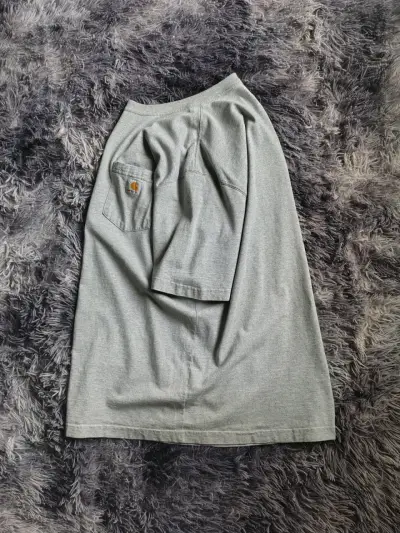 Polera gris Carhartt con bolsillo delantero - miniatura 2