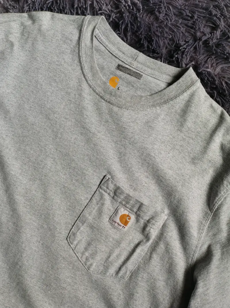 Polera gris Carhartt con bolsillo delantero - 3