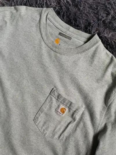 Polera gris Carhartt con bolsillo delantero - miniatura 3