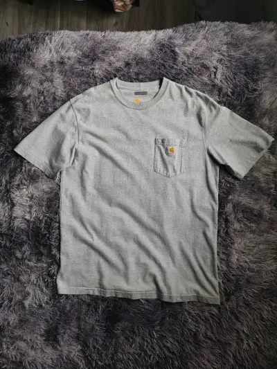 Polera gris Carhartt con bolsillo delantero - miniatura 5