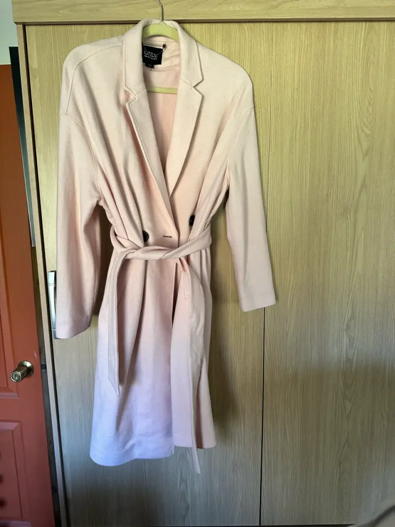 Abrigo largo rosa claro para mujer marca Only - 2
