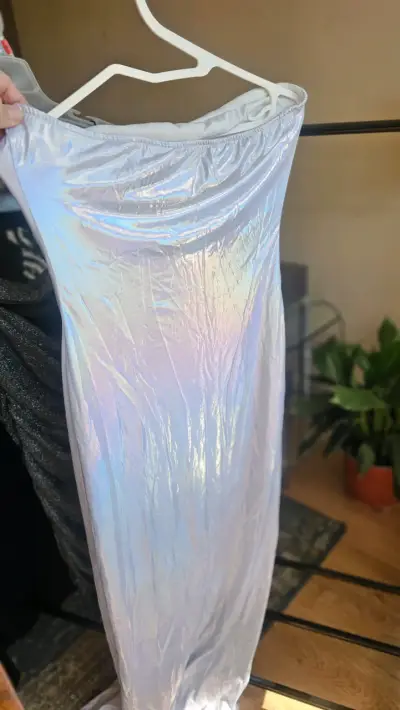 Vestido largo iridiscente elegante - miniatura 1