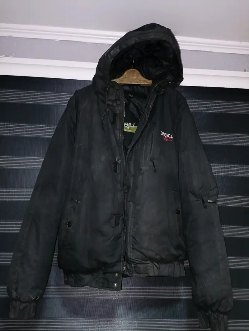 Chaqueta Negra con Capucha O'Neill