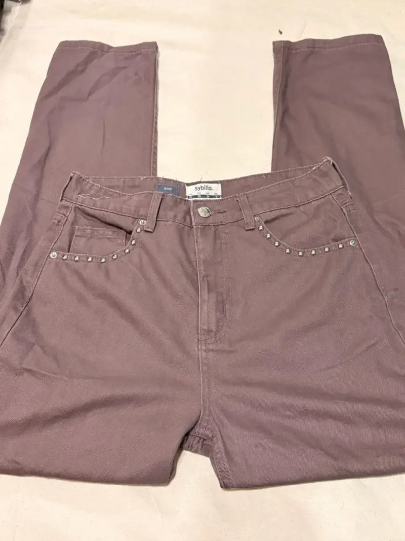Jeans Mom Fit Sybilla con Detalles de Tachas - 1