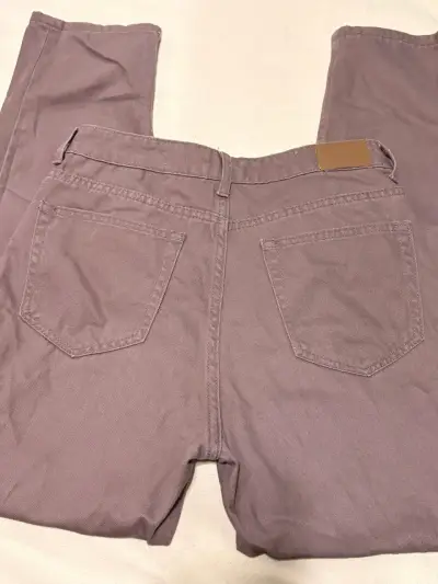 Jeans Mom Fit Sybilla con Detalles de Tachas - miniatura 4