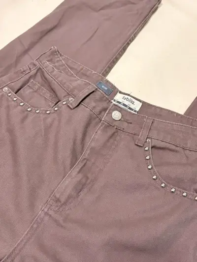 Jeans Mom Fit Sybilla con Detalles de Tachas - miniatura 5