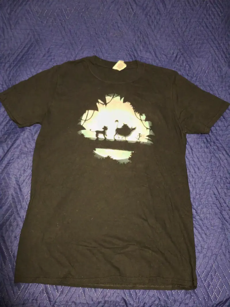 Polera negra con diseño