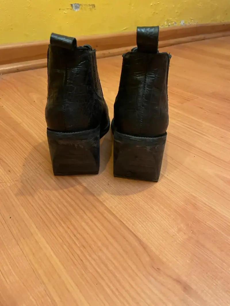 Botines de cuero negro con tacón grueso - 4