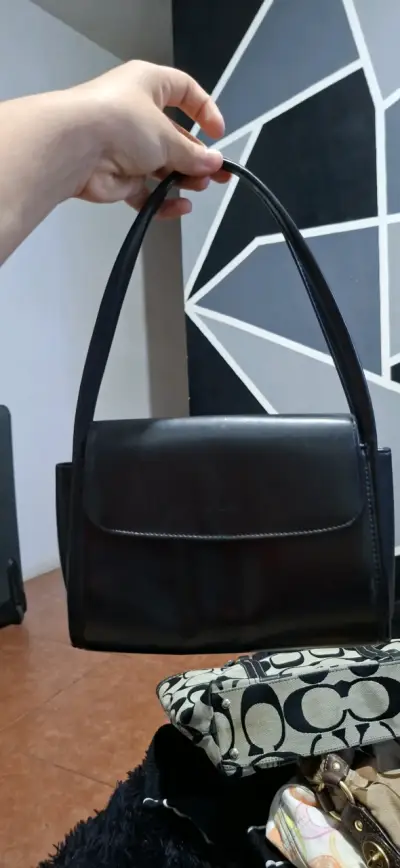Cartera de mano negra elegante - miniatura 1