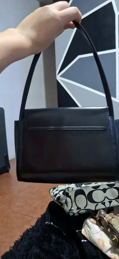 Cartera de mano negra elegante - miniatura 2