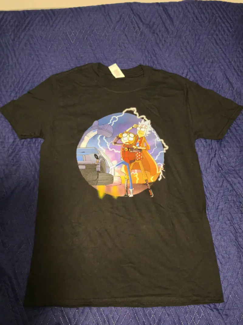 Polera negra con diseño