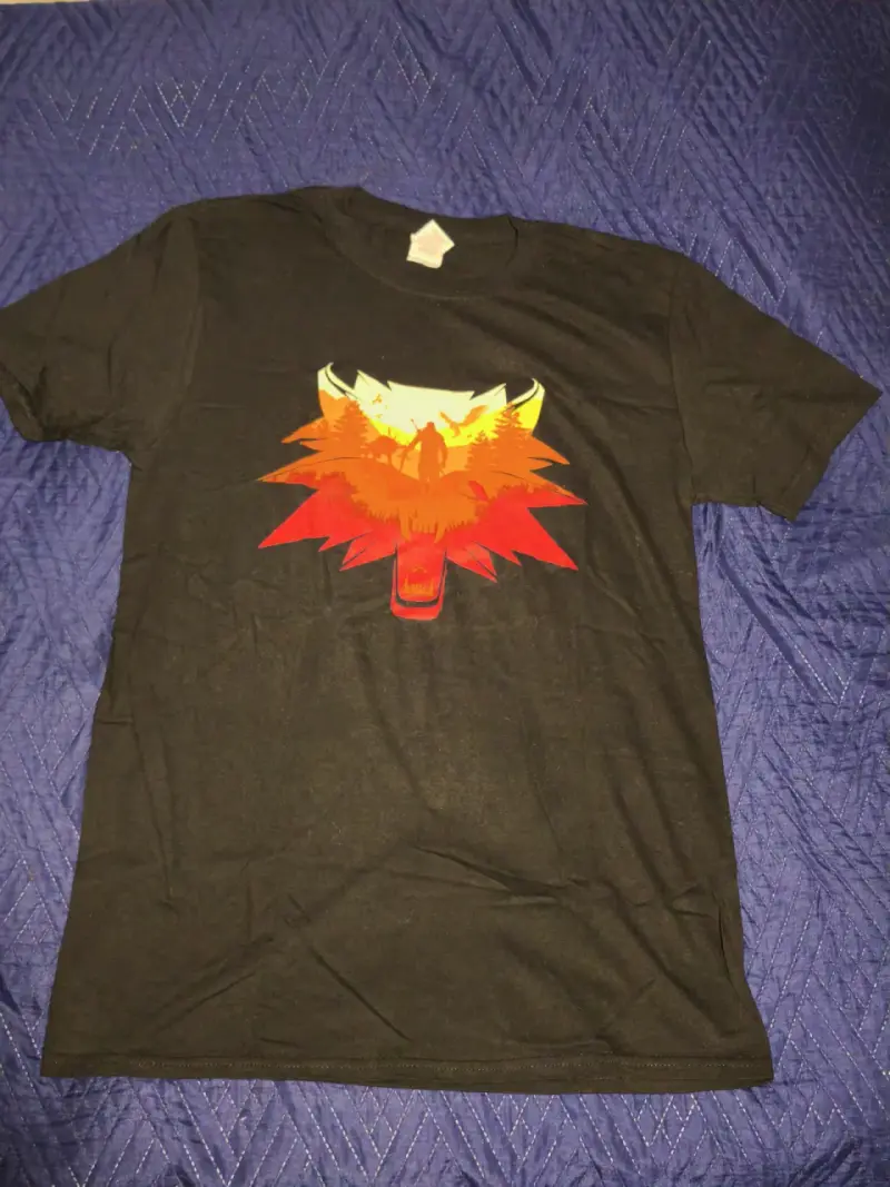 Polera negra con diseño