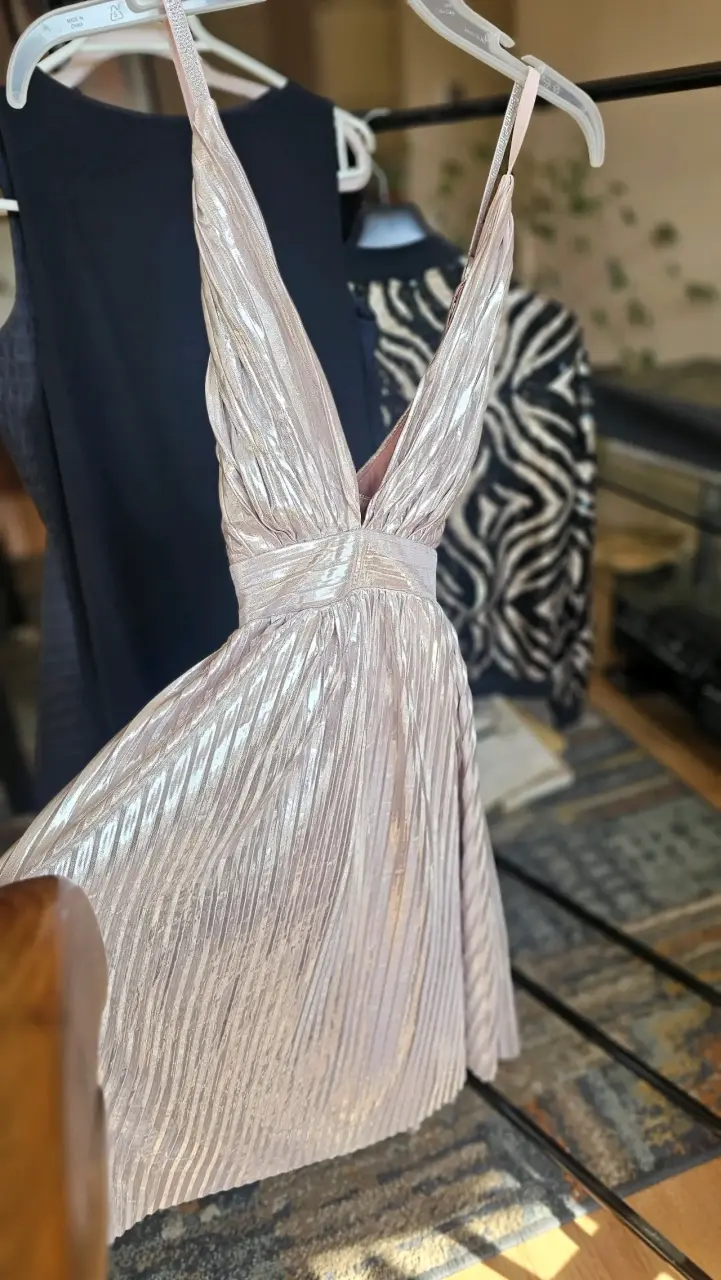 Vestido de fiesta plisado rosa metálico - 4