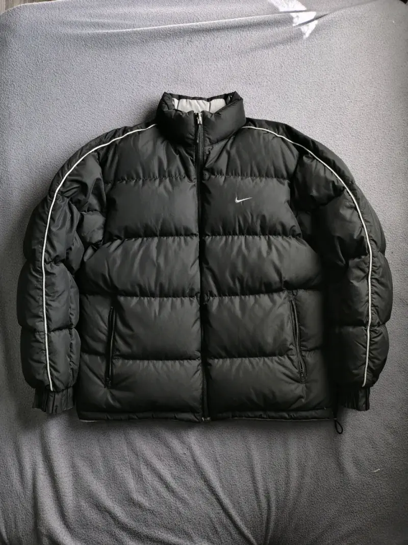 Chaqueta reversible Nike acolchada negra y gris