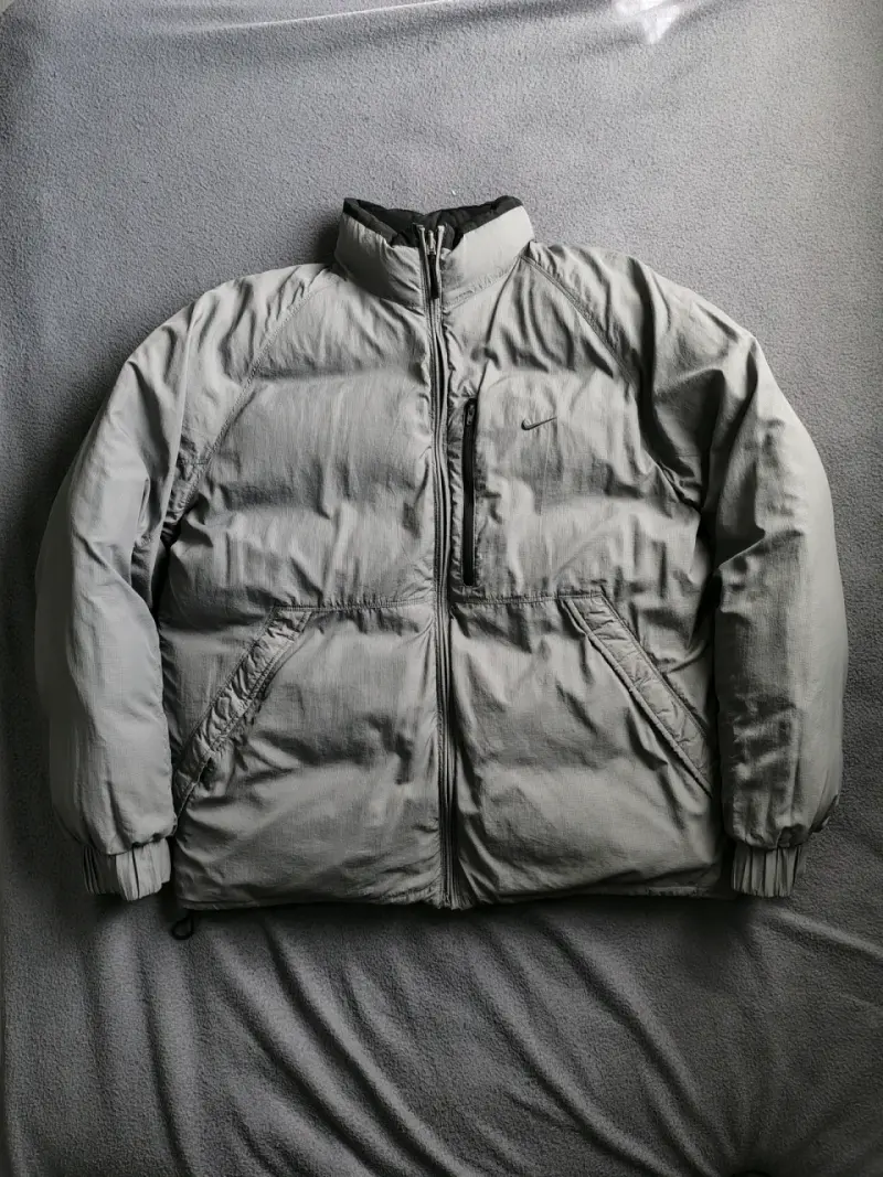 Chaqueta reversible Nike acolchada negra y gris - 2