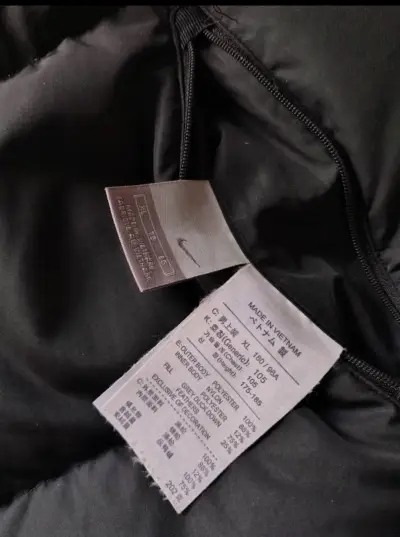 Chaqueta reversible Nike acolchada negra y gris - miniatura 6