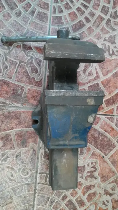 Torno de banco grande de hierro fundido - miniatura 2