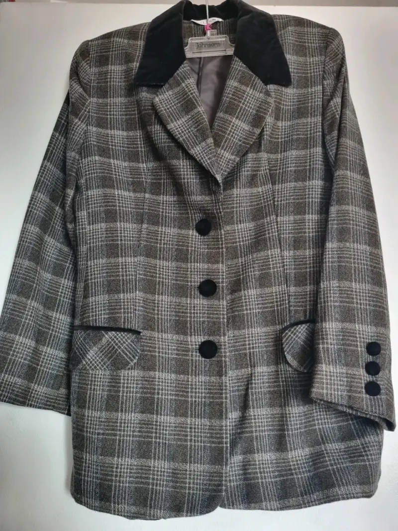 Conjunto de blazer y falda a cuadros Johnsons - 1