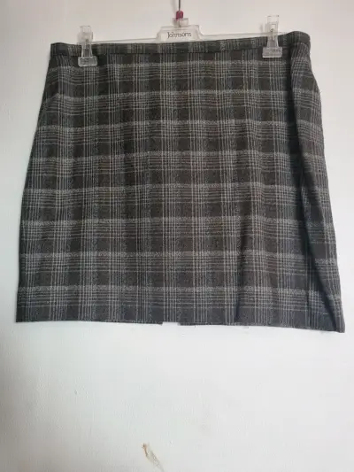 Conjunto de blazer y falda a cuadros Johnsons - miniatura 3