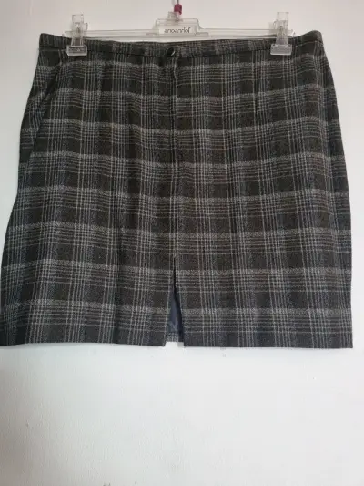 Conjunto de blazer y falda a cuadros Johnsons - miniatura 4