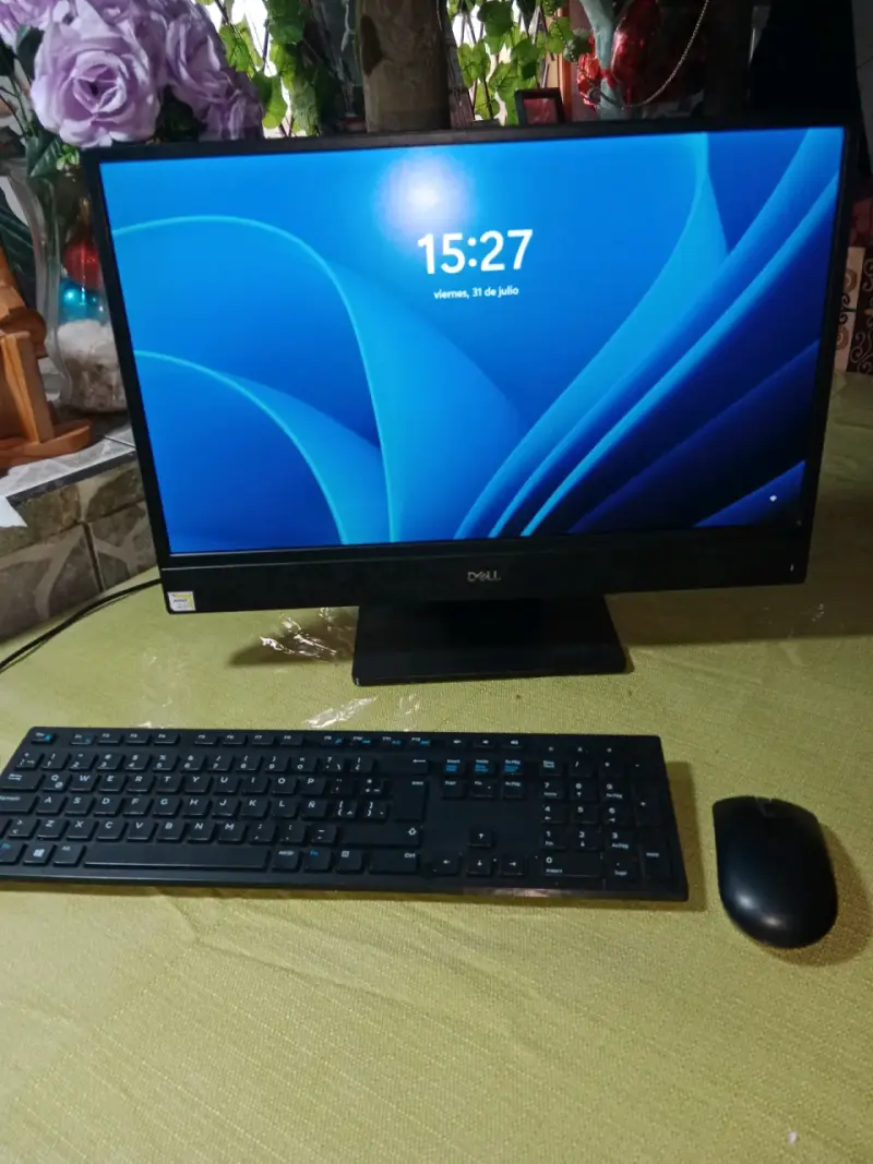 Computador All-in-One Dell con teclado y mouse - 1