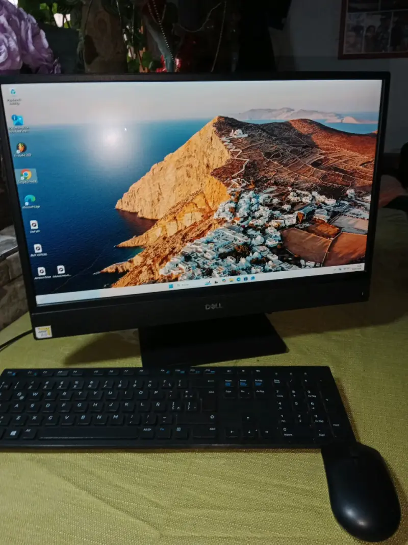 Computador All-in-One Dell con teclado y mouse - 3