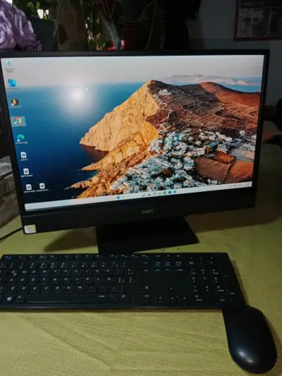 Computador All-in-One Dell con teclado y mouse - miniatura 3