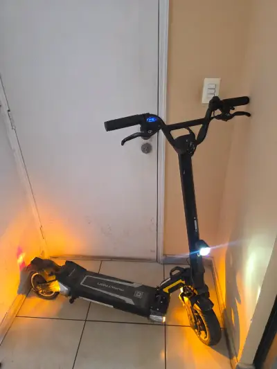Scooter Eléctrico Dualtron con Luces LED - miniatura 1