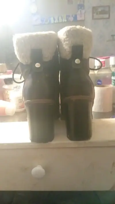 Botas de cuero negras con forro de lana - miniatura 3
