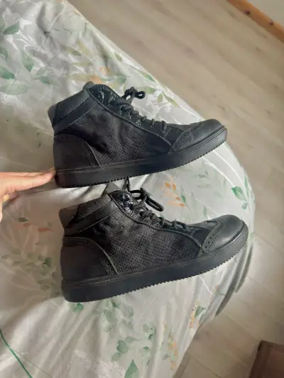Zapatillas negras cuero Cabal 40 - miniatura 1