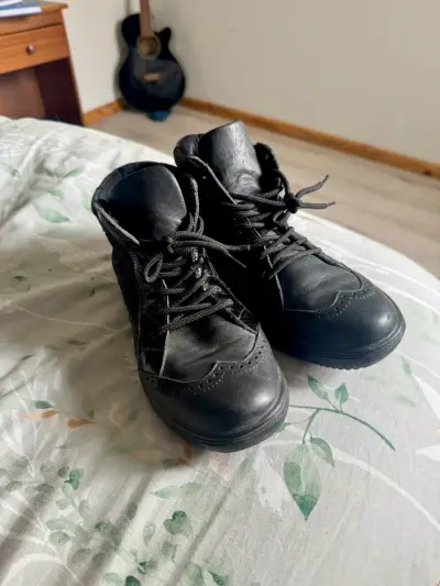 Zapatillas negras cuero Cabal 40 - miniatura 2
