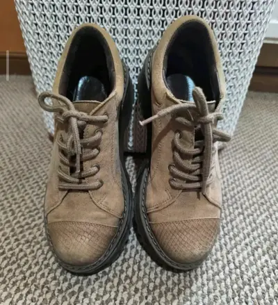 Zapatos de cuero marrón con plataforma - miniatura 1