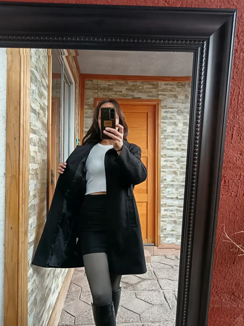 Abrigo negro elegante para mujer - 2