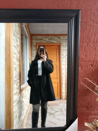 Abrigo negro elegante para mujer - miniatura 3