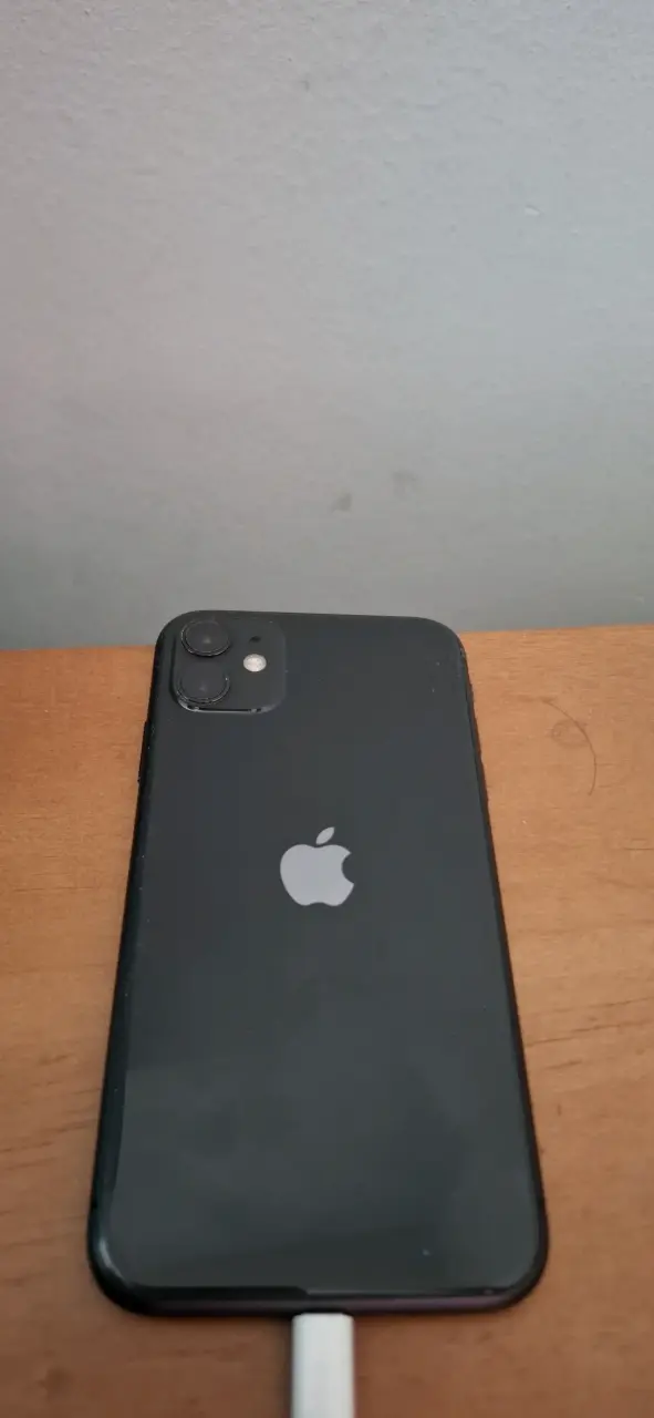iPhone 11 128gb en buen estado con cargador - 3