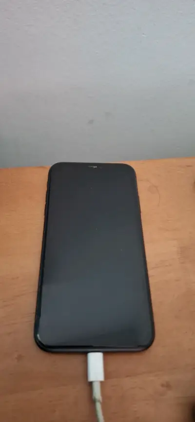 iPhone 11 128gb en buen estado con cargador - miniatura 4
