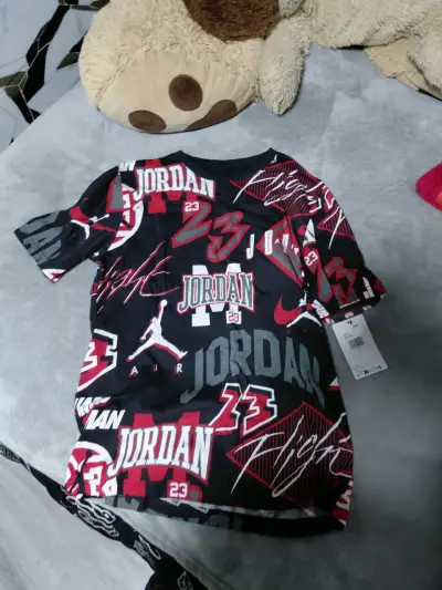 Conjunto de polerón y camiseta Jordan - miniatura 3
