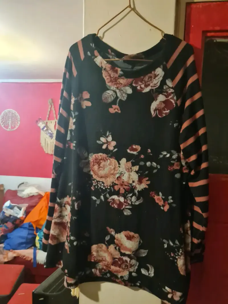 Polera de mujer con estampado floral - 2