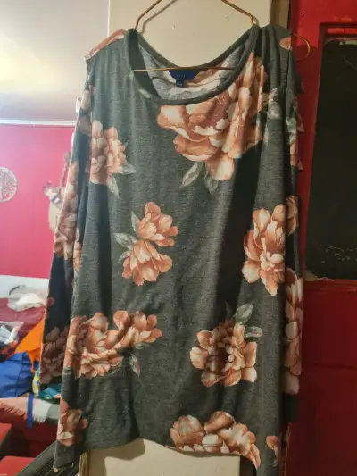 Polera de mujer con estampado floral - miniatura 3