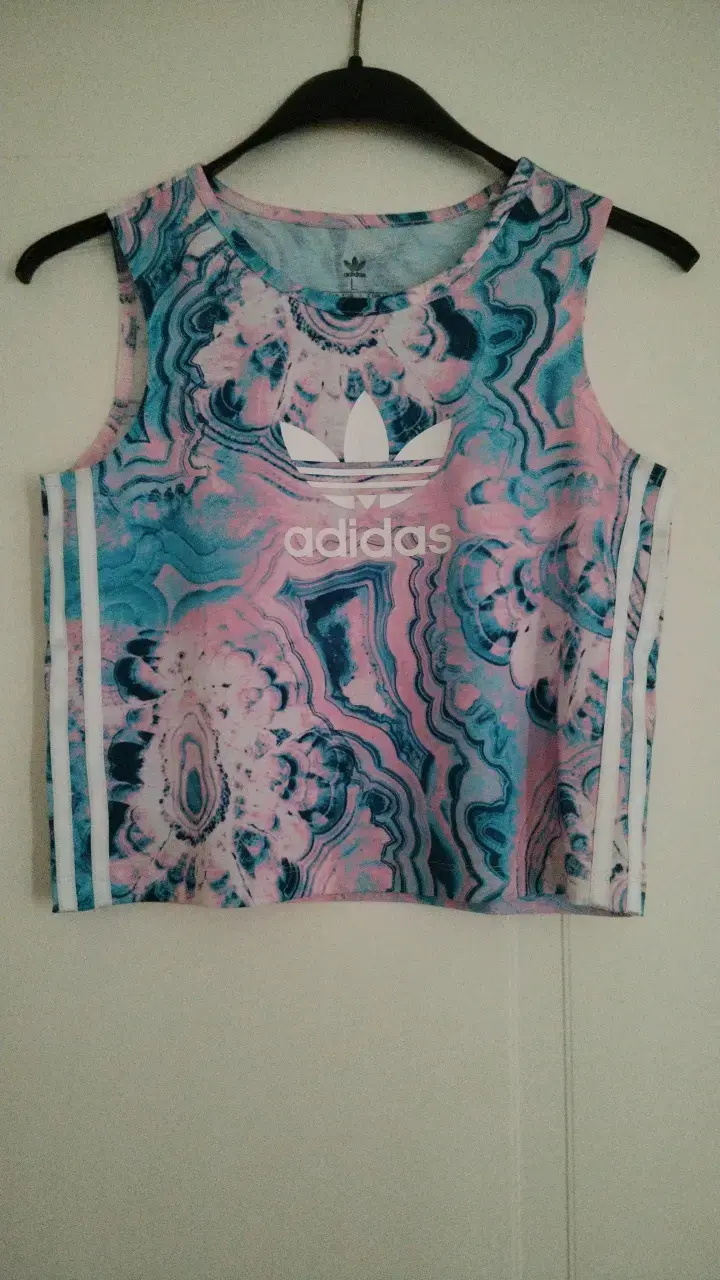 Polera sin mangas Adidas estampado psicodélico