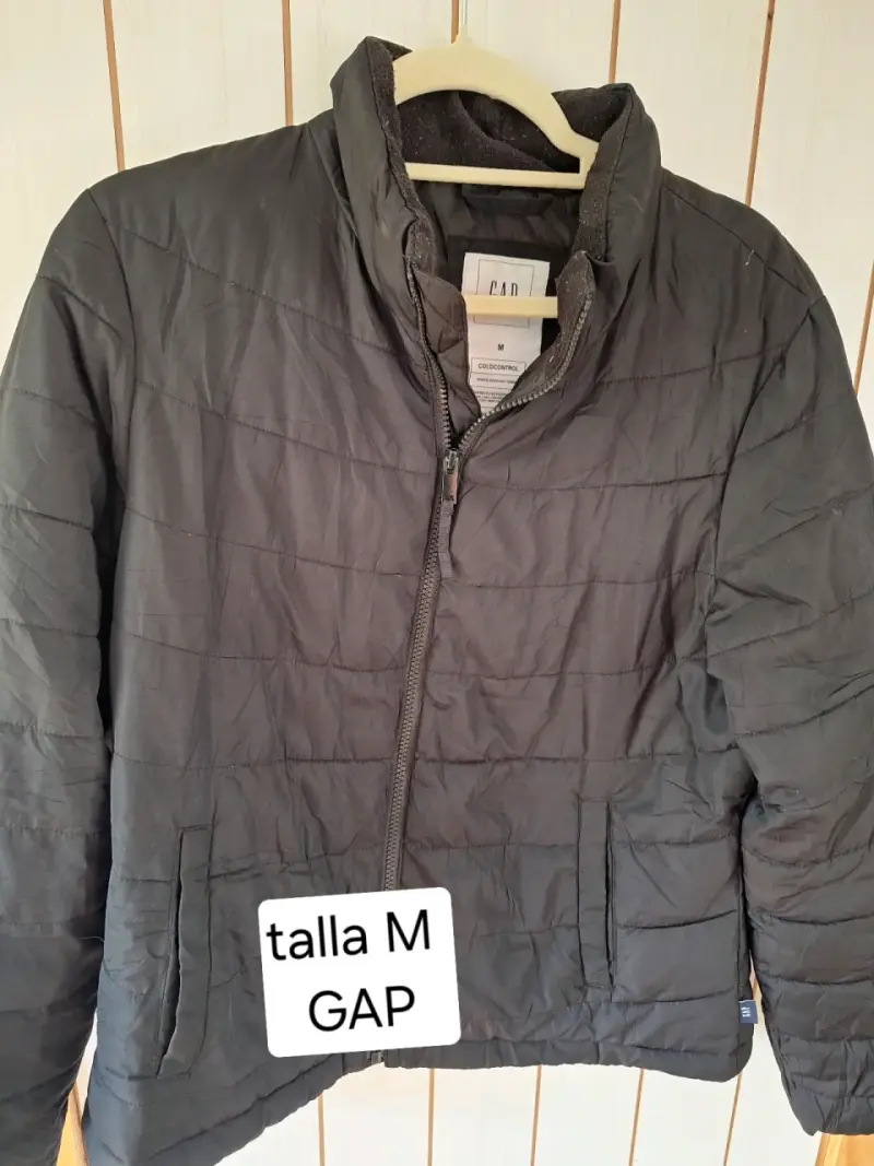 Chaqueta acolchada negra talla M GAP