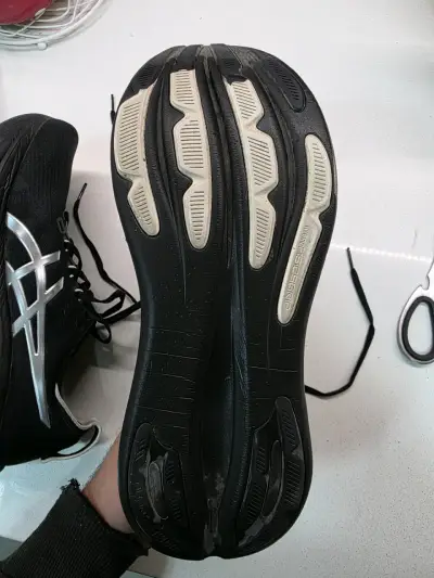 Zapatillas deportivas negras Asics Gel Ninbus 28 - miniatura 4