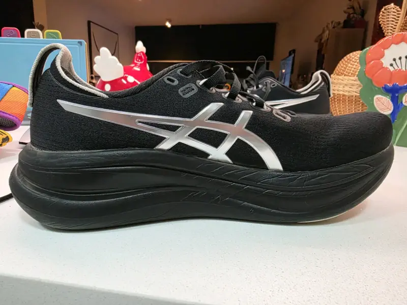 Zapatillas deportivas negras Asics Gel Ninbus 28 - 5