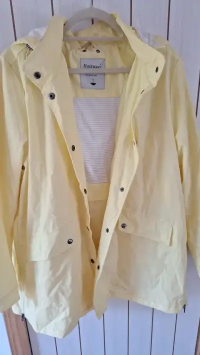 Chaqueta impermeable amarilla para lluvia - miniatura 1