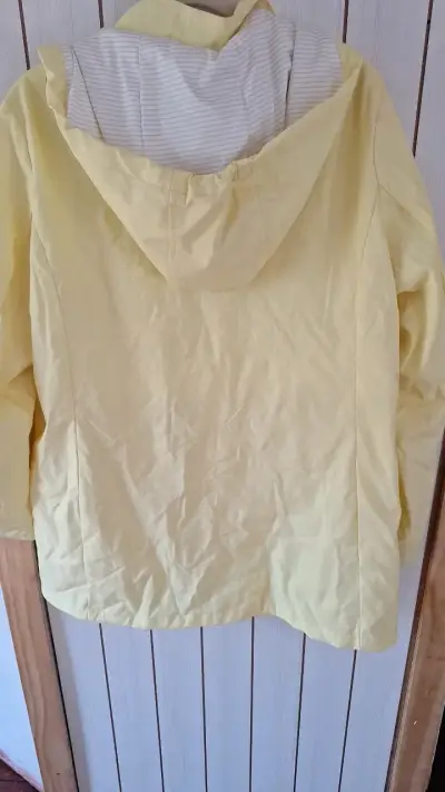 Chaqueta impermeable amarilla para lluvia - miniatura 2