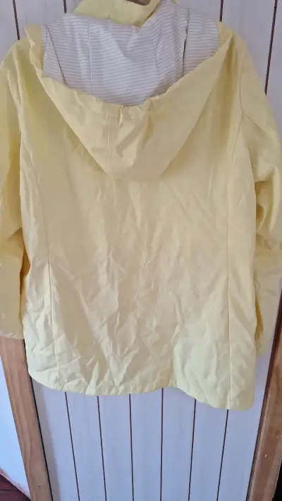Chaqueta impermeable amarilla para lluvia - miniatura 3