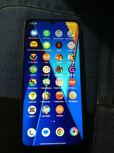 Smartphone Xiaomi con pantalla grande y HyperOS - miniatura 1